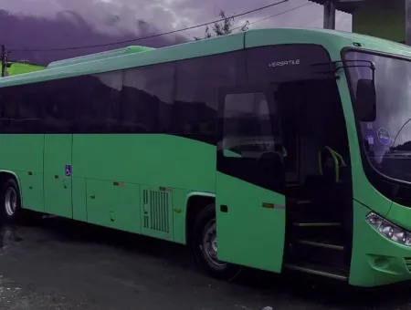 Ônibus COMIL VERSATILLE GOLD VW 17.230 JM 2024 seminovo à venda, código 424 - foto 01