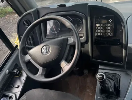 Ônibus COMIL VERSATILLE GOLD VW 17.230 JM 2024 seminovo à venda, código 424 - foto 02