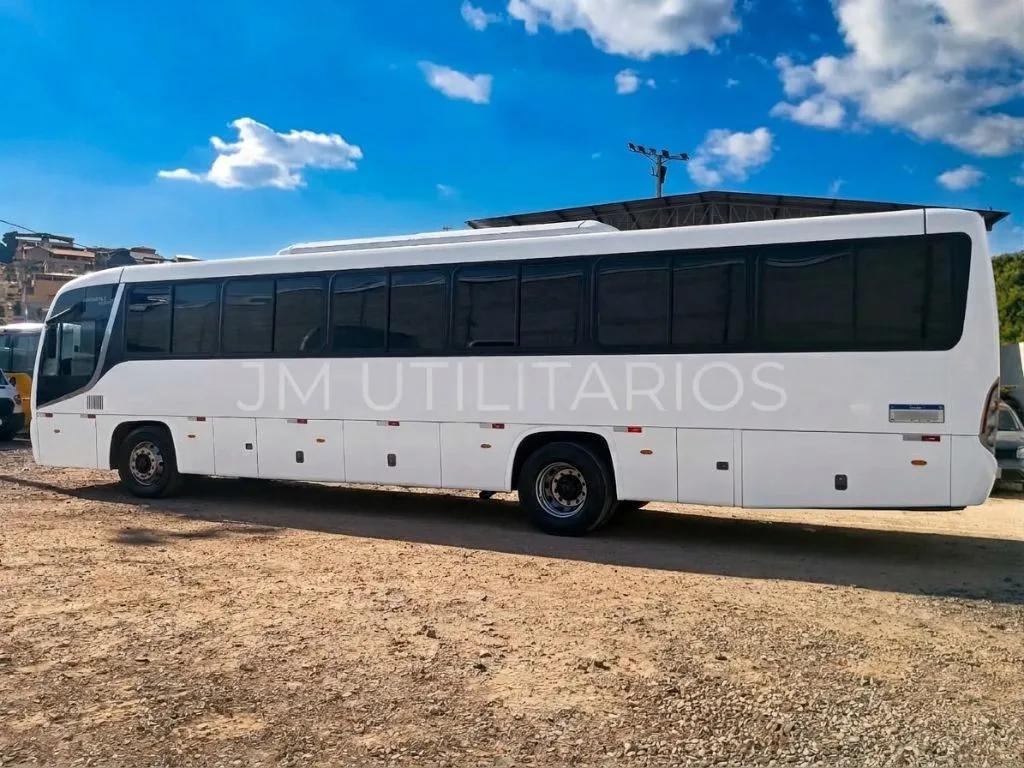 Ônibus COMIL VERSATILLE GOLD VW 17.230 JM 2013 seminovo à venda, código 215 - foto 04