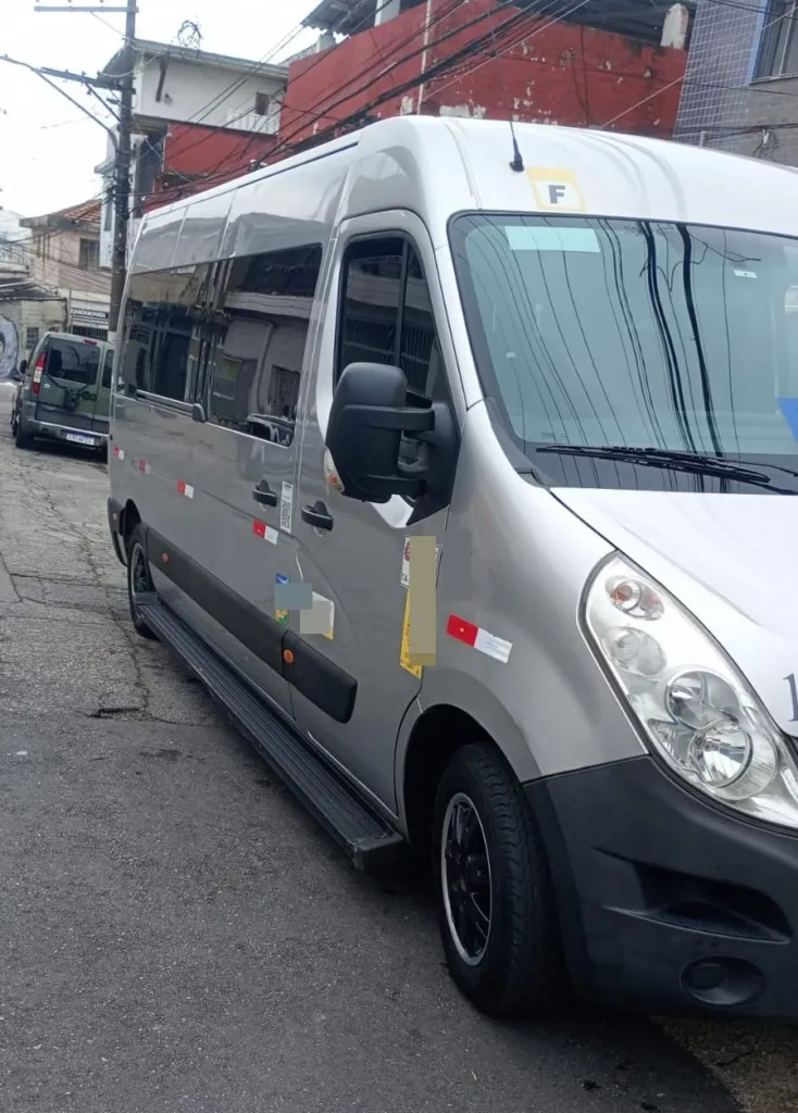 Ônibus RENAULT MASTER L3H2 LUXO JM 2019 seminovo à venda, código 136 - foto 02