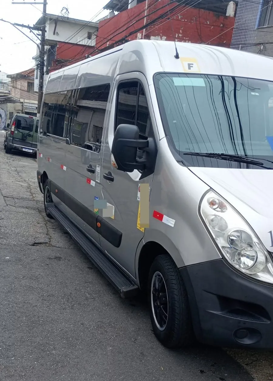 Ônibus RENAULT MASTER L3H2 LUXO JM 2019 seminovo à venda, código 136 - foto 02