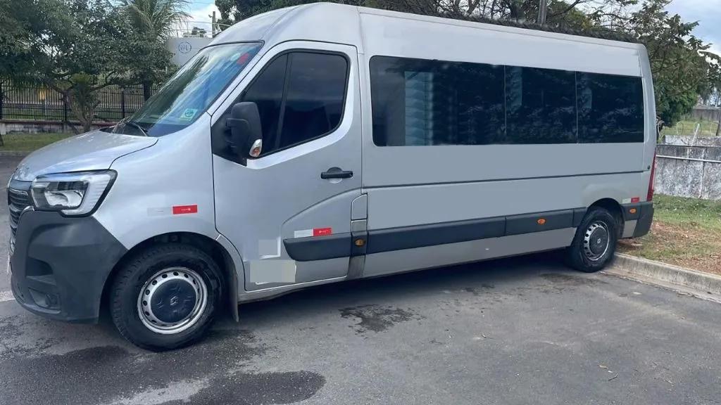 Ônibus RENAULT MASTER L3H2 LUXO JM 2023 seminovo à venda, código 306 - foto 02