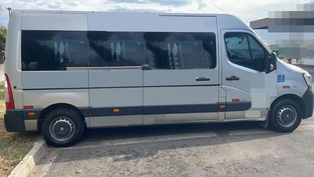 Ônibus RENAULT MASTER L3H2 LUXO JM 2023 seminovo à venda, código 306 - foto 03