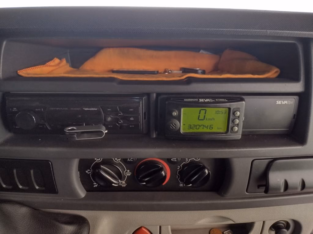 VAN À VENDA RENAULT MASTER L2H2 ANO 2011 COD.206