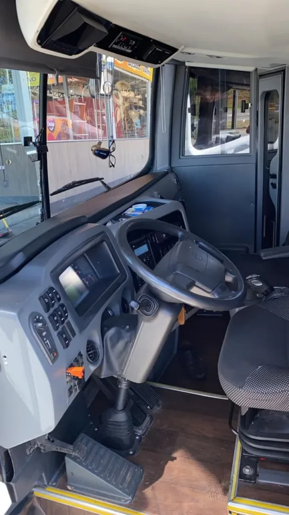 Ônibus Comil Invictus HD LD 2021 seminovo à venda, código 1404 - foto 03