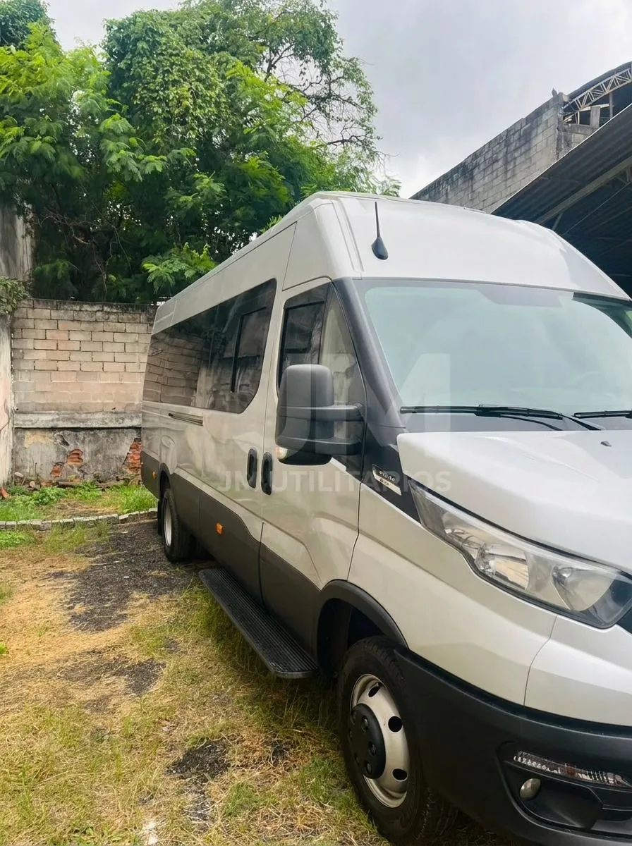 Ônibus Iveco Van Daily 50-180 2024 seminovo à venda, código 1251 - foto 01