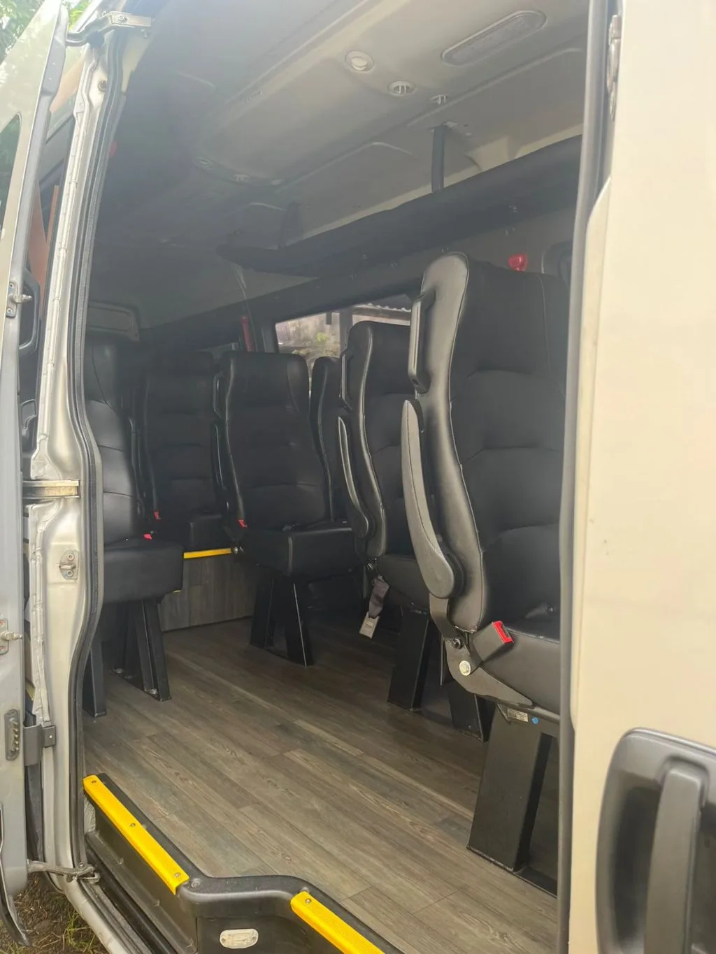 Ônibus Iveco Van Daily 50-180 2024 seminovo à venda, código 1251 - foto 06