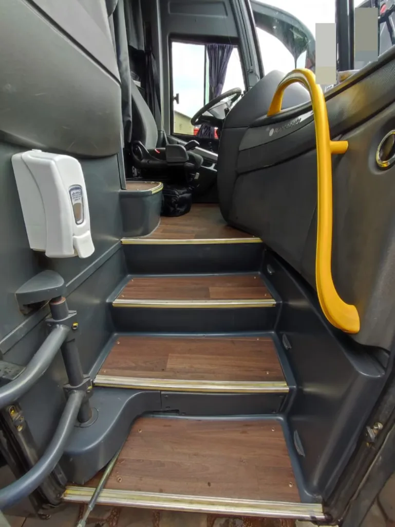 Ônibus Marcopolo Paradiso 1350 G7 Volvo B11R seminovo à venda, código 714 - foto 02
