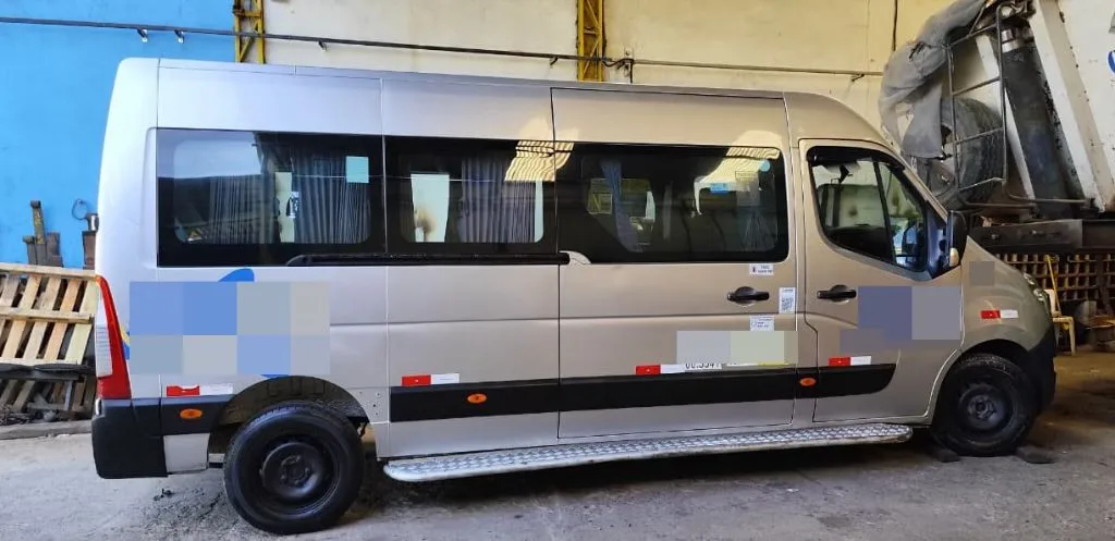 Ônibus Renault Van Master 16 Lugares Executiva 2015 seminovo à venda, código 371 - foto 02