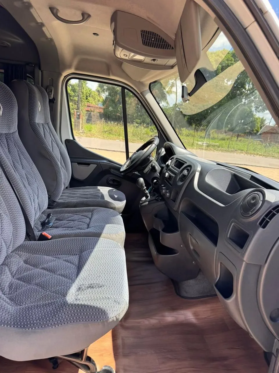 Ônibus Renault Van Master L3H2 Executiva 2022 seminovo à venda, código 409 - foto 05