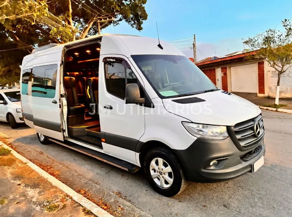 Ônibus Sprinter Van 416 CDI executiva 2022 seminovo à venda, código 493 - foto 01