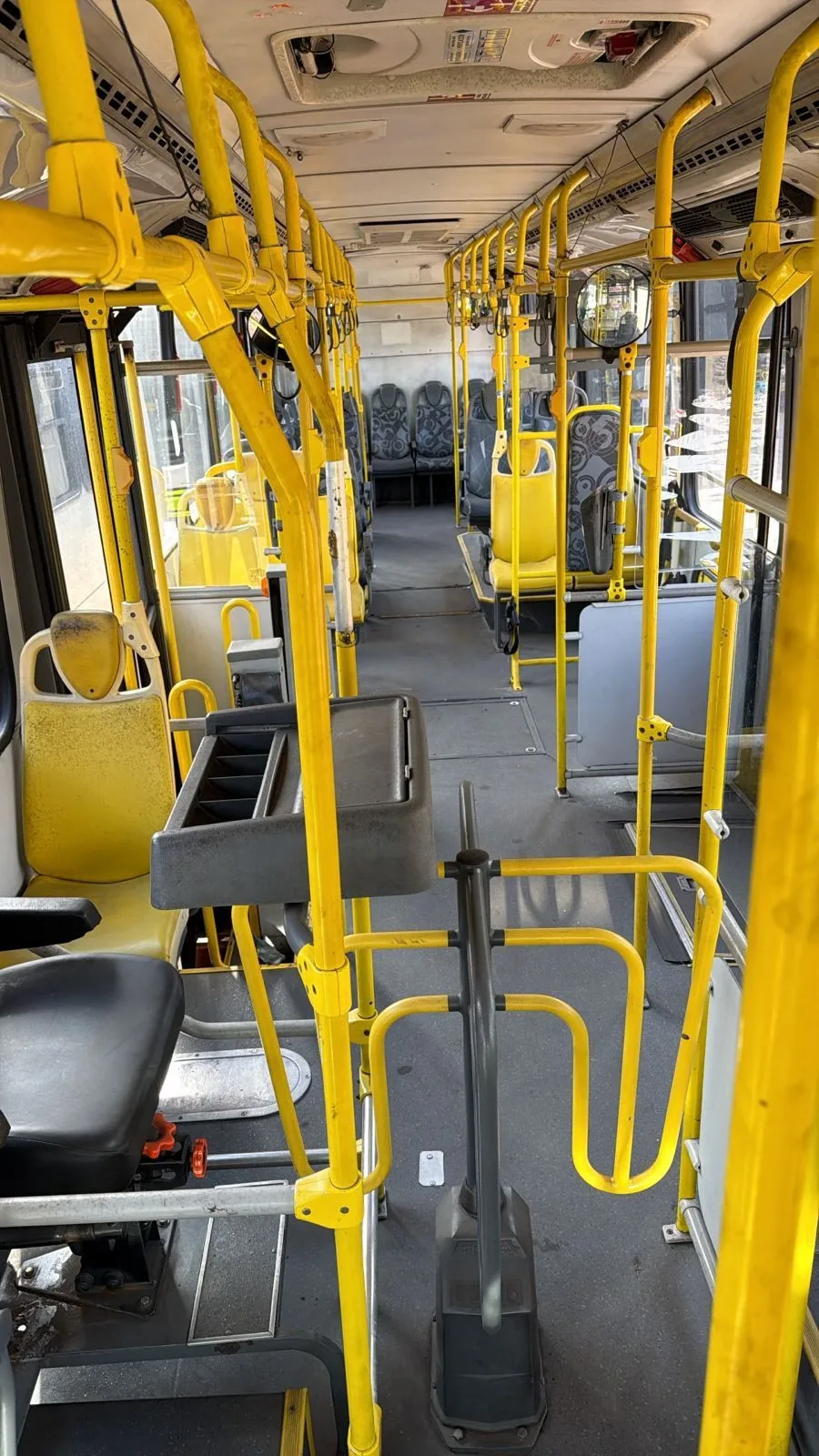Ônibus Caio Padron Mercedes-Benz OF 1724 2015 seminovo à venda, código 512 - foto 05