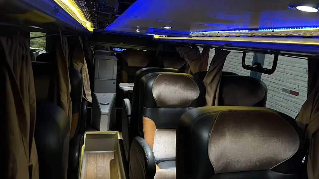 Ônibus Comil Campione Invictus DD HD 2020 seminovo à venda, código 146 - foto 03
