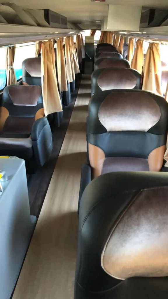 Ônibus Comil Campione Invictus DD HD 2020 seminovo à venda, código 146 - foto 04