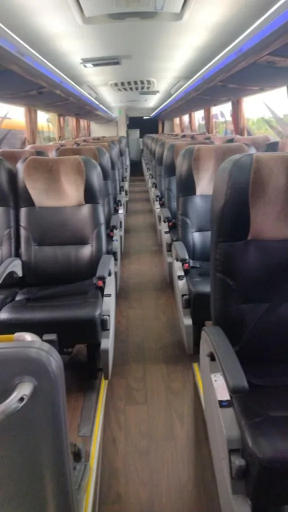 Ônibus Comil Invictus DD 2019 seminovo à venda, código 1493 - foto 03