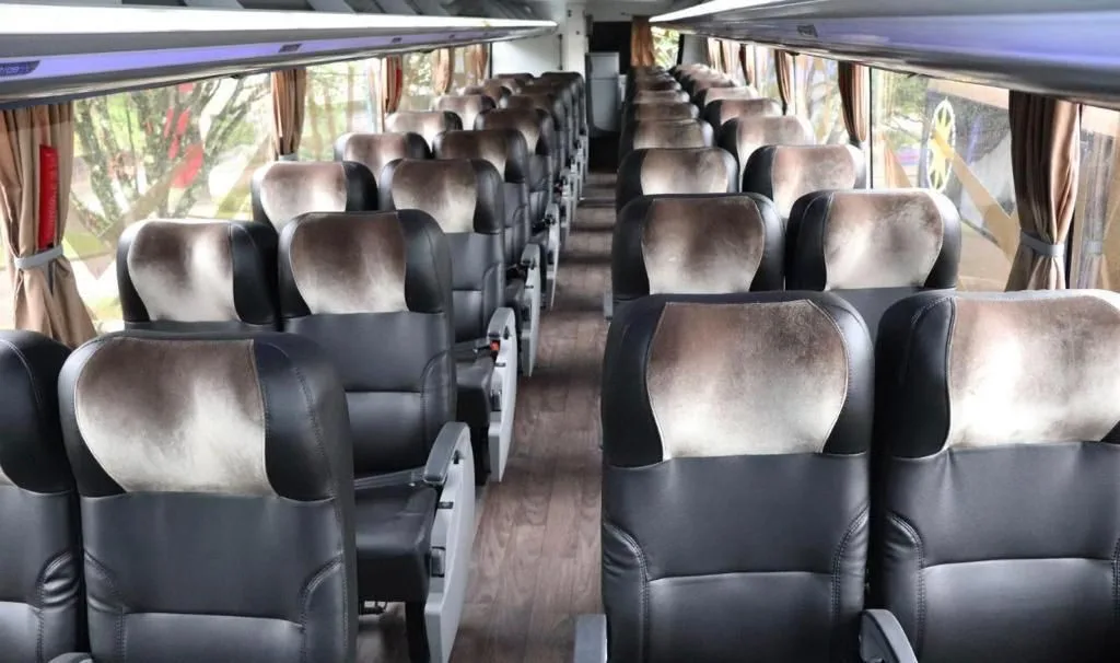 Ônibus Comil Invictus DD 2019 seminovo à venda, código 1493 - foto 04