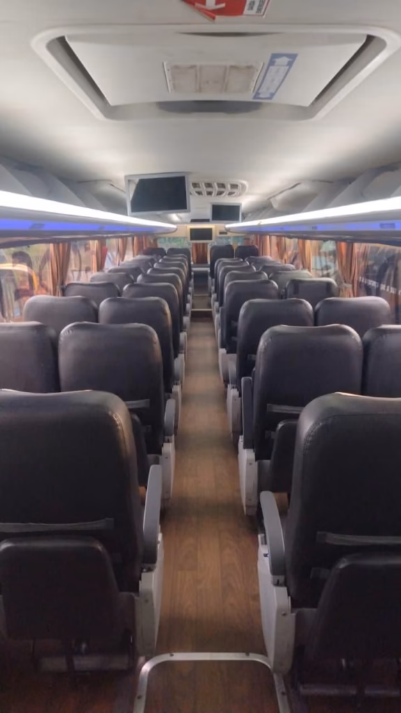 Ônibus Comil Invictus DD 2019 seminovo à venda, código 1493 - foto 06