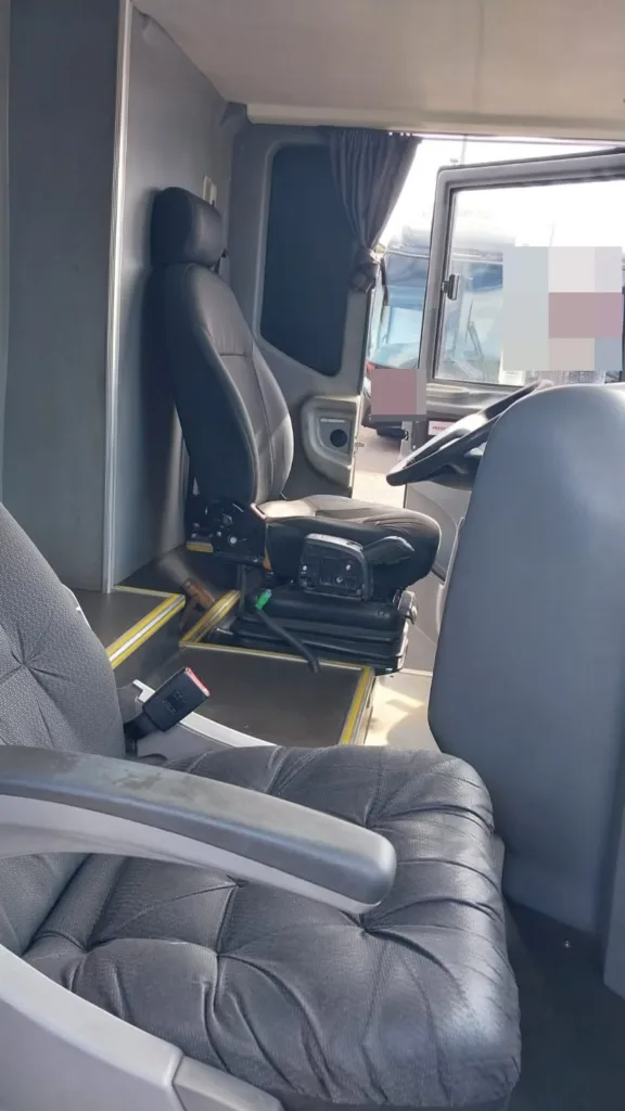 Ônibus Comil Invictus DD HD Volvo B450R 2017 seminovo à venda, código 347 - foto 04