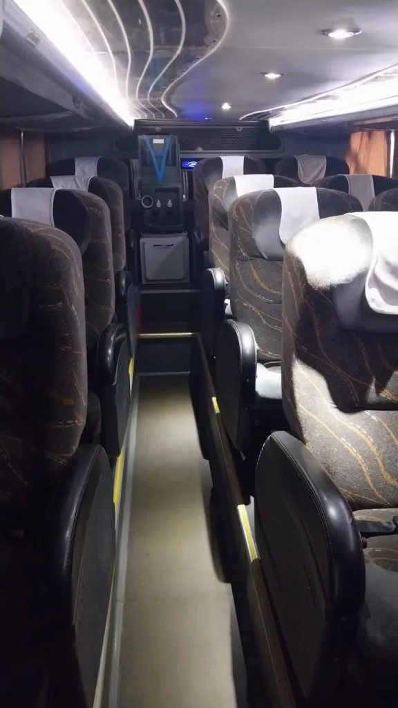 Ônibus Comil Invictus DD HD Volvo B450R 2017 seminovo à venda, código 347 - foto 06