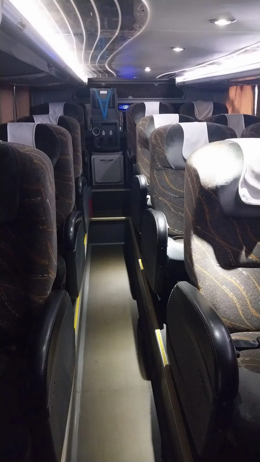 Ônibus Comil Invictus DD HD Volvo B450R 2017 seminovo à venda, código 347 - foto 06