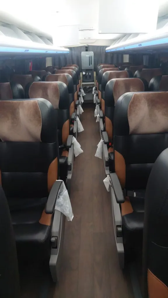 Ônibus COMIL INVICTUS DD M.BENZ 0500 RSD JM 2020 seminovo à venda, código 1080 - foto 13