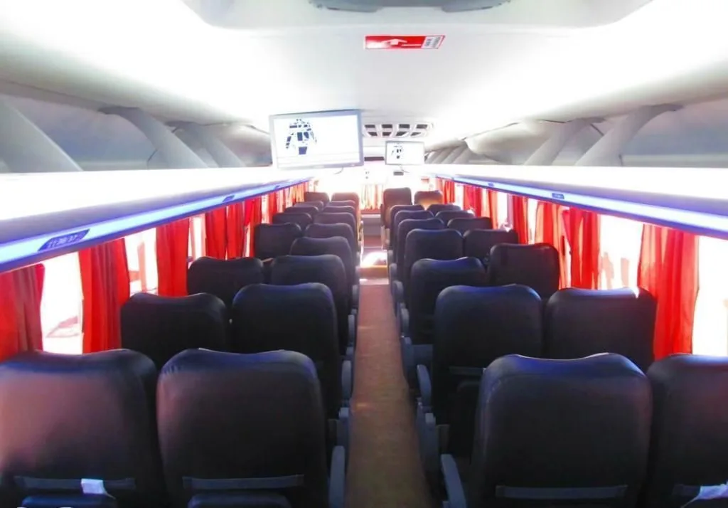Ônibus Comil Invictus DD Volvo B420R 2018 seminovo à venda, código 1308 - foto 08