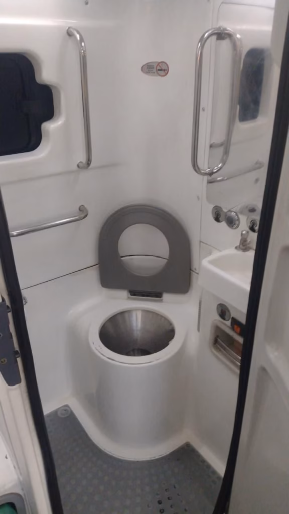 Ônibus Comil Invictus DD Volvo B420R 2018 seminovo à venda, código 1308 - foto 09
