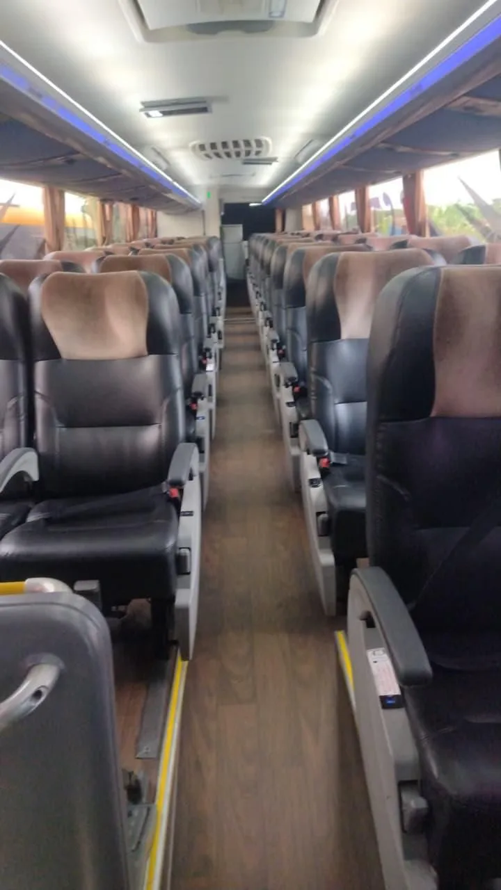 Ônibus Comil Invictus LD 2019 seminovo à venda, código 1493 - foto 03