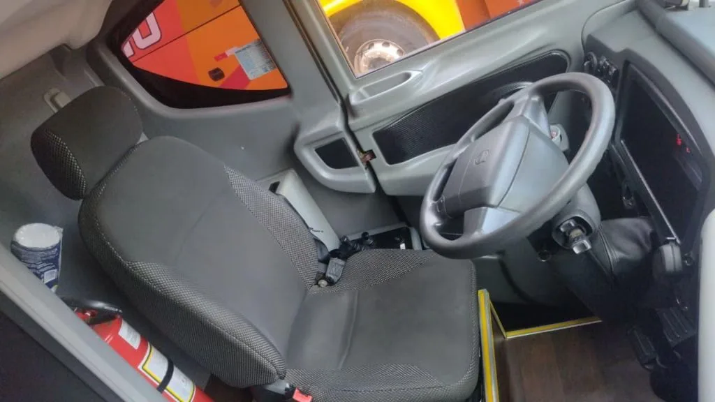Ônibus Comil Invictus LD Volvo B420R 2018 seminovo à venda, código 1308 - foto 03