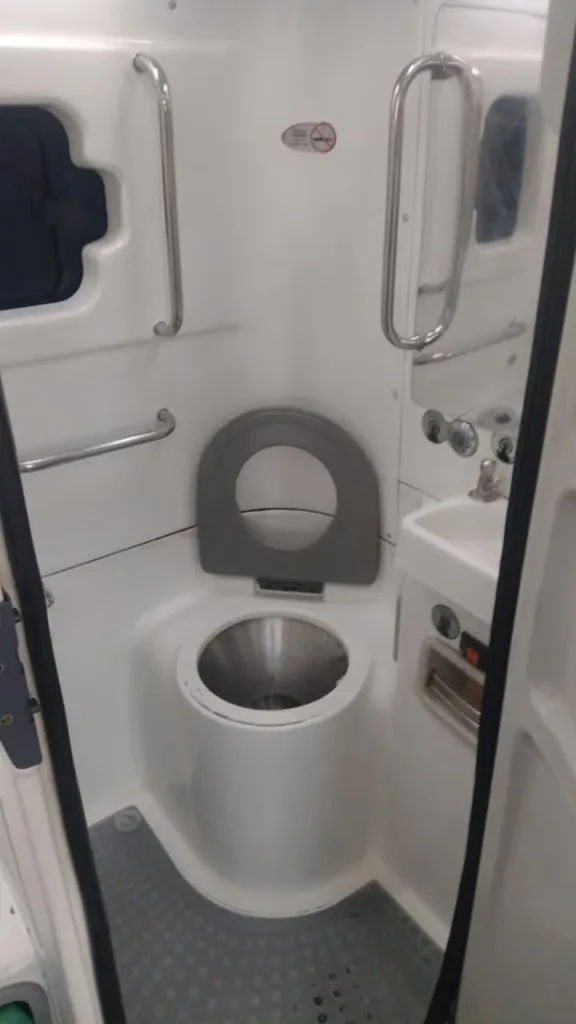 Ônibus Comil Invictus LD Volvo B420R 2018 seminovo à venda, código 1308 - foto 09