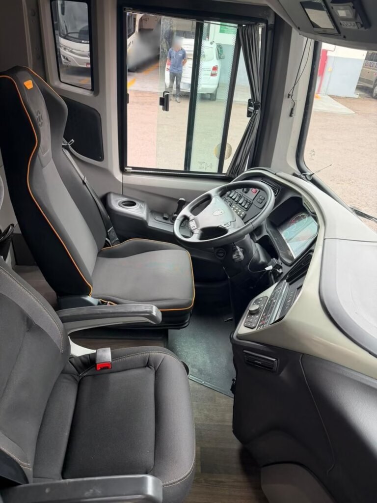 Ônibus Marcopolo Paradiso 1600 LD G8 K400IB 2023 seminovo à venda, código 1627 - foto 04