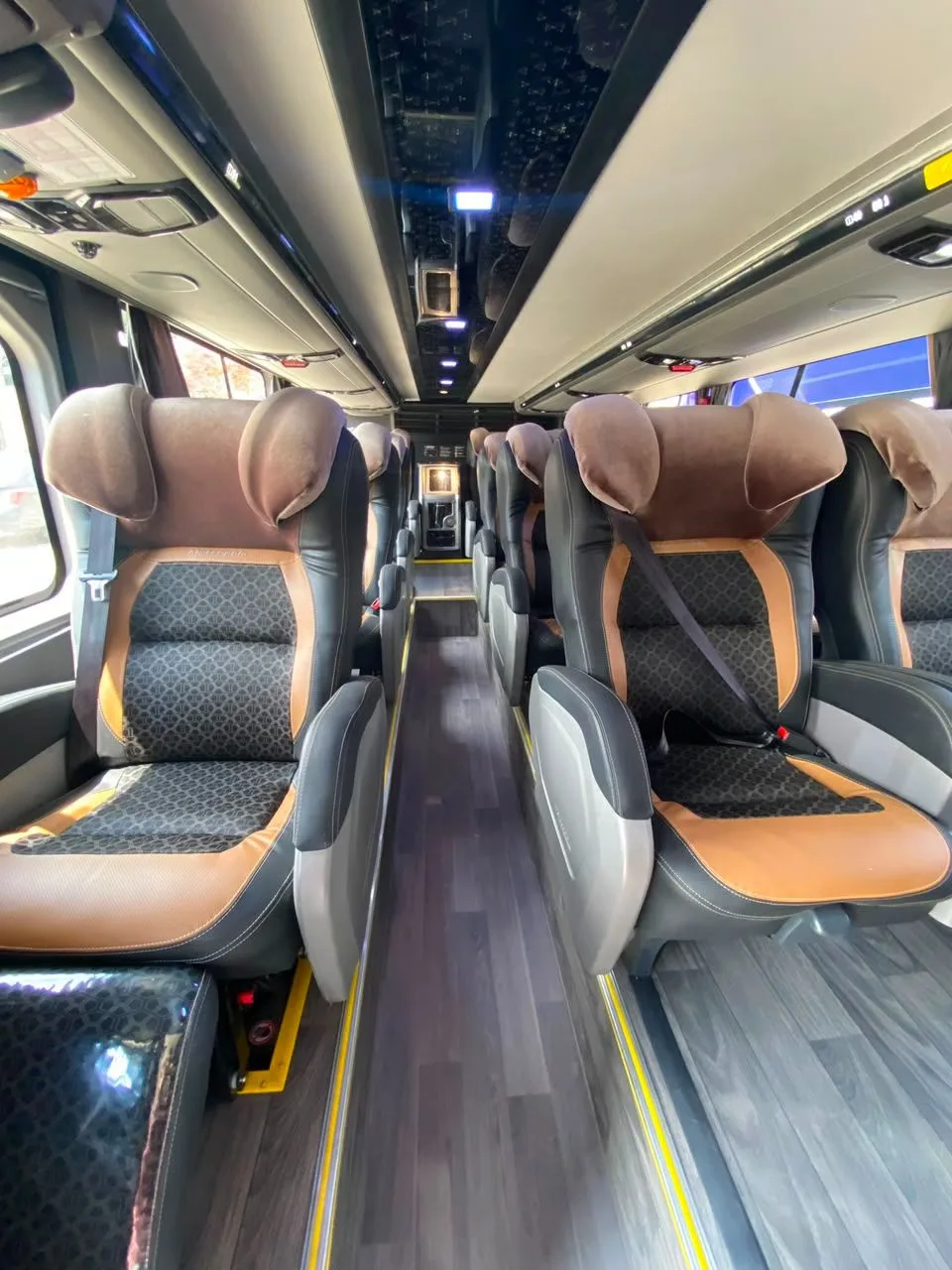 Ônibus Marcopolo Paradiso 1800 DD G8 Volvo B420R 2023 seminovo à venda, código 187 - foto 05