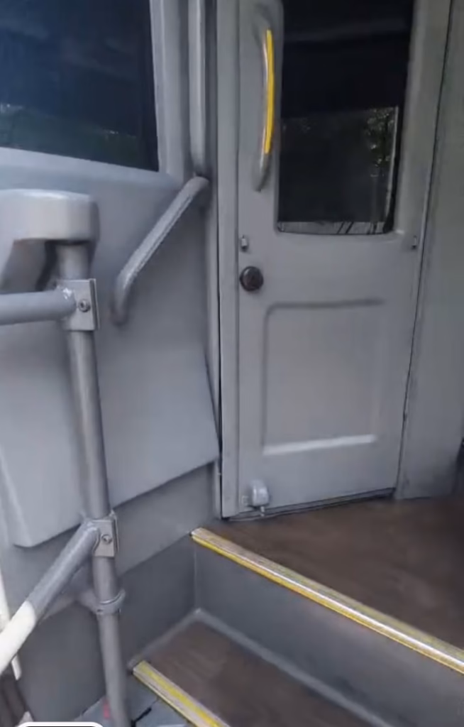 Micro-ônibus Marcopolo Senior LO 916 ano 2018, 32 lugares – COD.281