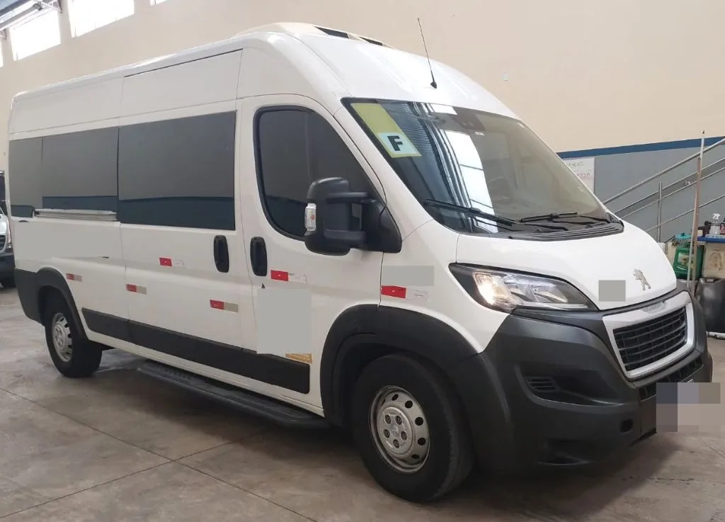 Ônibus PEUGEOT BOXER LUXO JM 2020 seminovo à venda, código 907 - foto 01