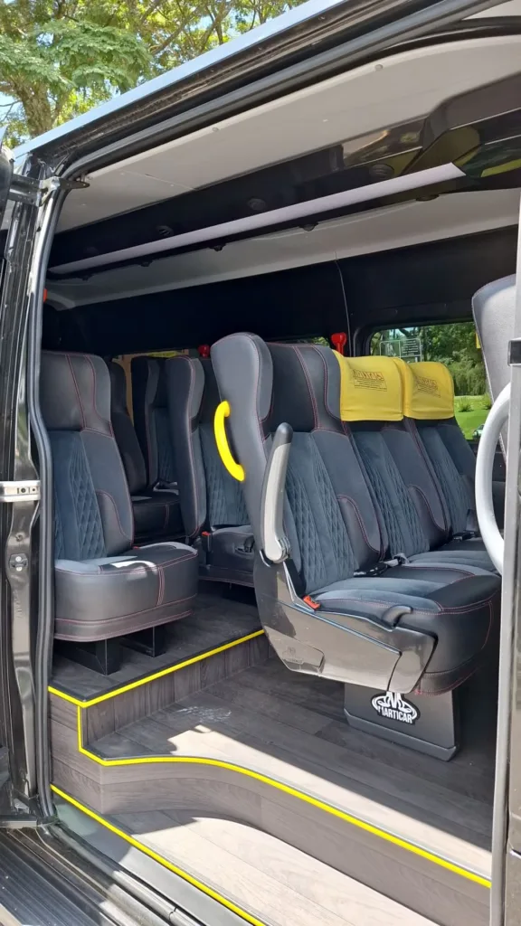 Ônibus Renault Master L3H2 2025 seminovo à venda, código 562 - foto 04