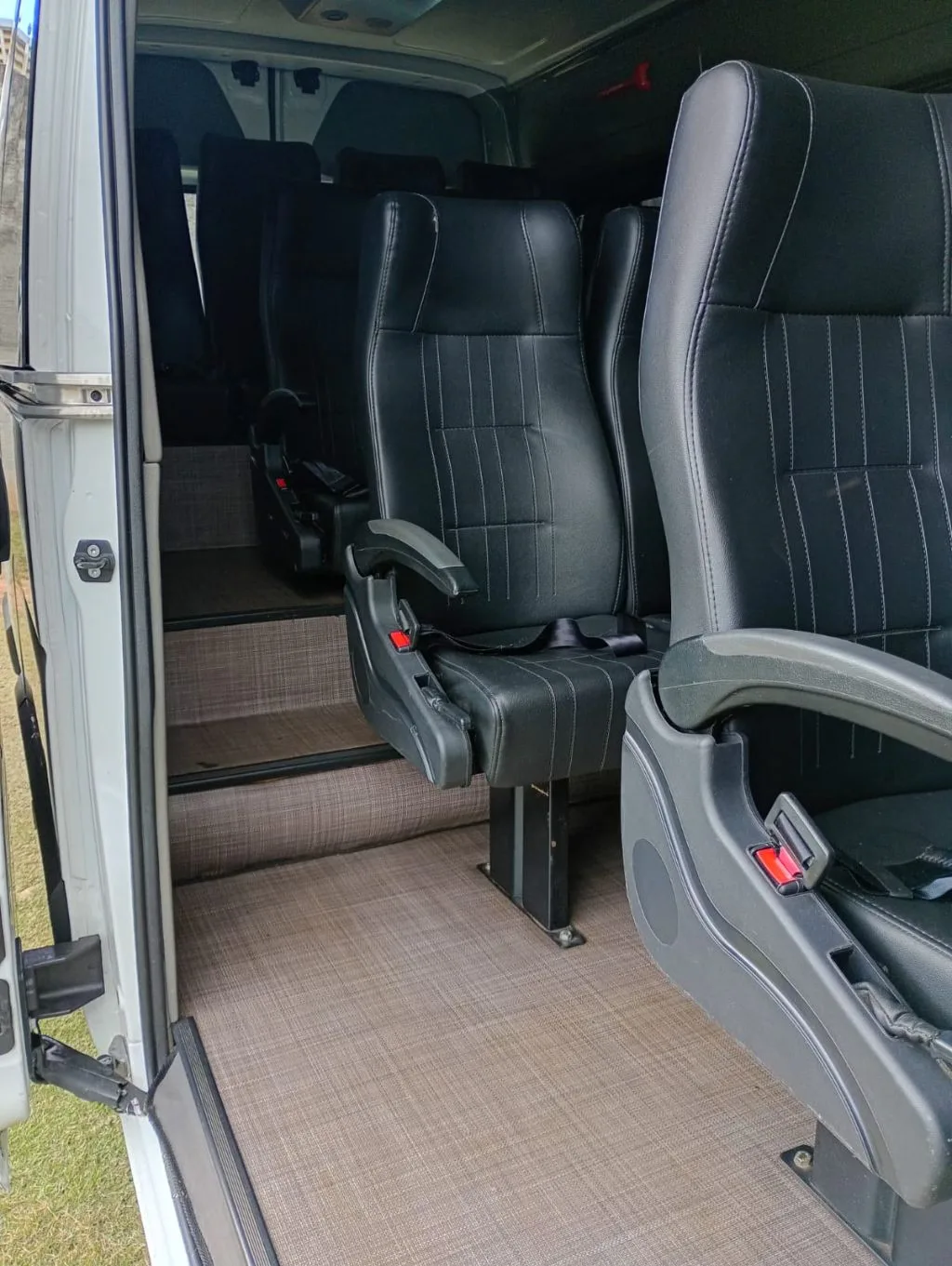 Ônibus RENAULT MASTER L3H2 LUXO JM 2023 seminovo à venda, código 756 - foto 07