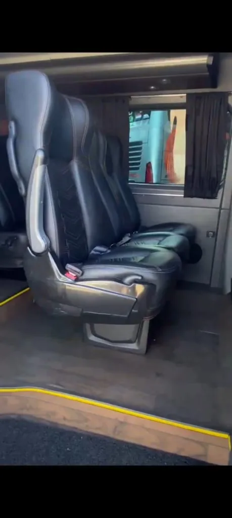 Ônibus RENAULT MASTER L3H2 LUXO JM 2024 seminovo à venda, código 574 - foto 05