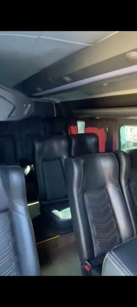 Ônibus RENAULT MASTER L3H2 LUXO JM 2024 seminovo à venda, código 574 - foto 08