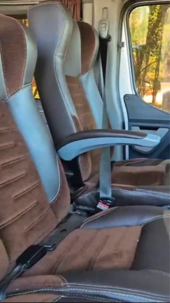 Ônibus Renault Master L3H2 Van executiva 2023 seminovo à venda, código 273 - foto 05