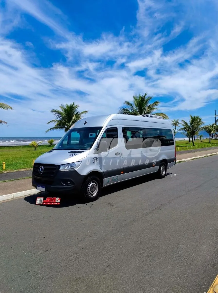 Ônibus Sprinter Van CDI 416 Executiva 2020 seminovo à venda, código 378 - foto 01