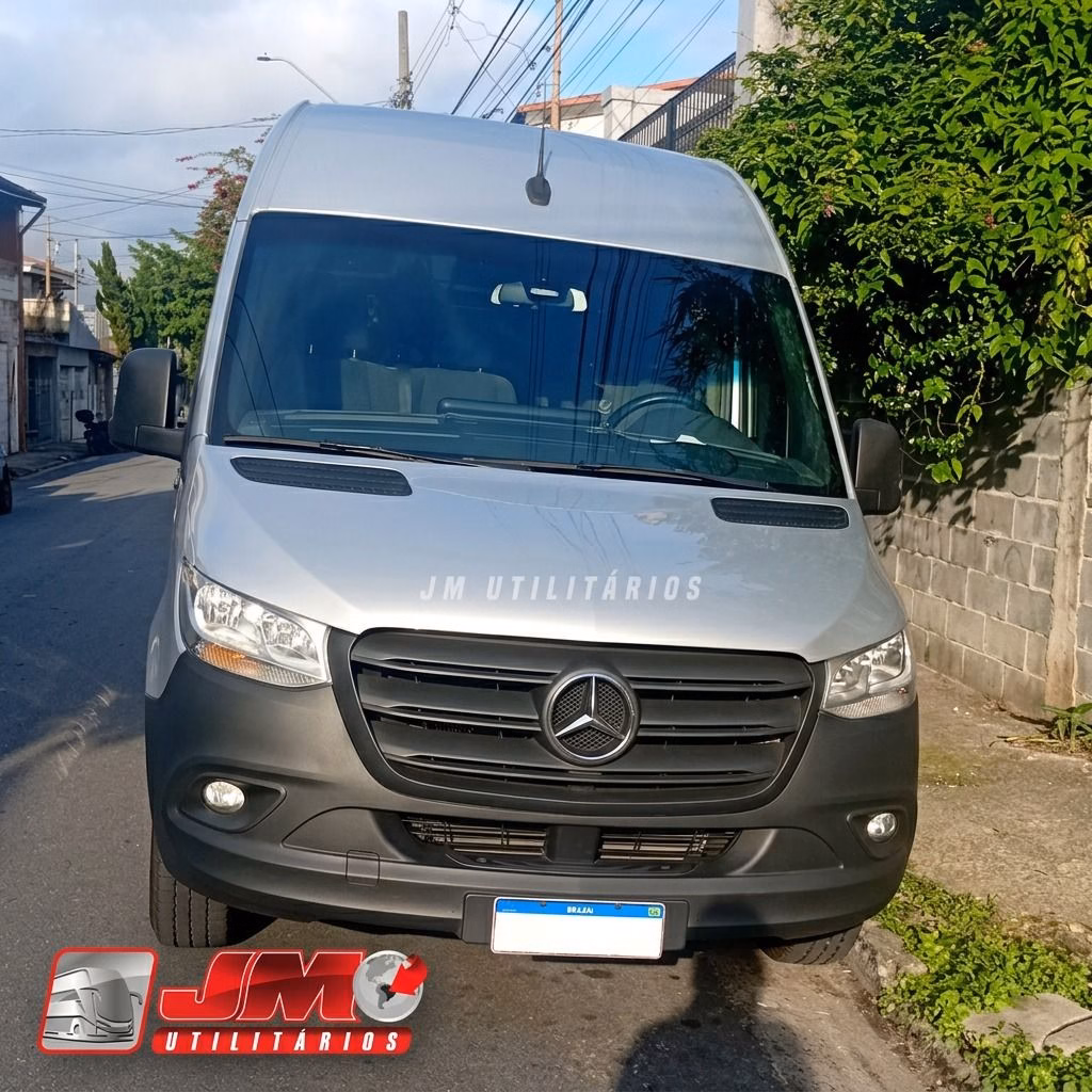 Van executiva Sprinter CDI 416 Teto Alto Curta 2021 – COD.275