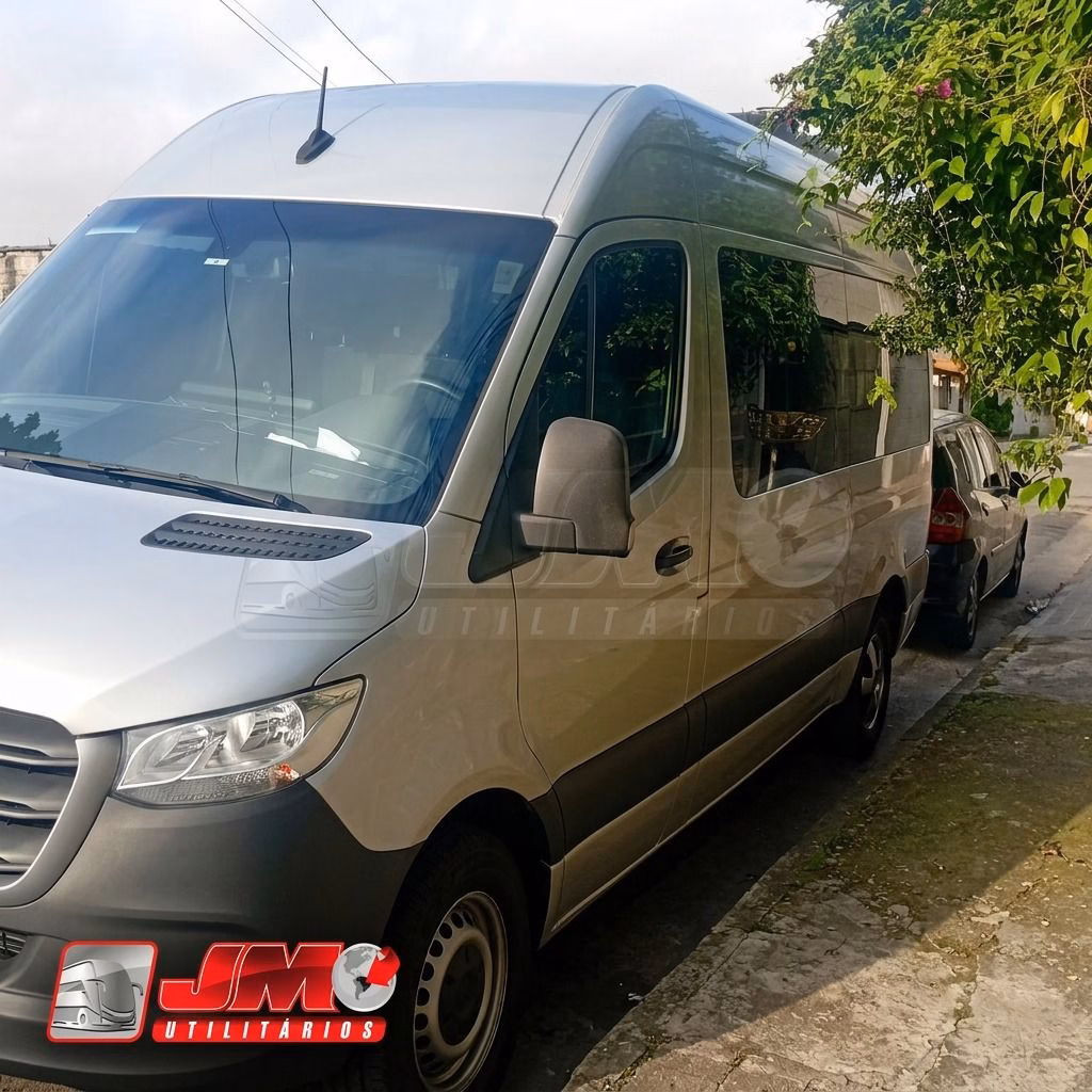 Van executiva Sprinter CDI 416 Teto Alto Curta 2021 – COD.275