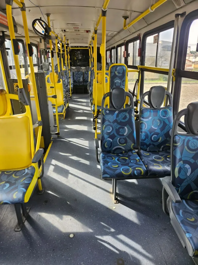 Ônibus Caio Apache Vip OF 1721 2016 seminovo à venda, código 39 - foto 09
