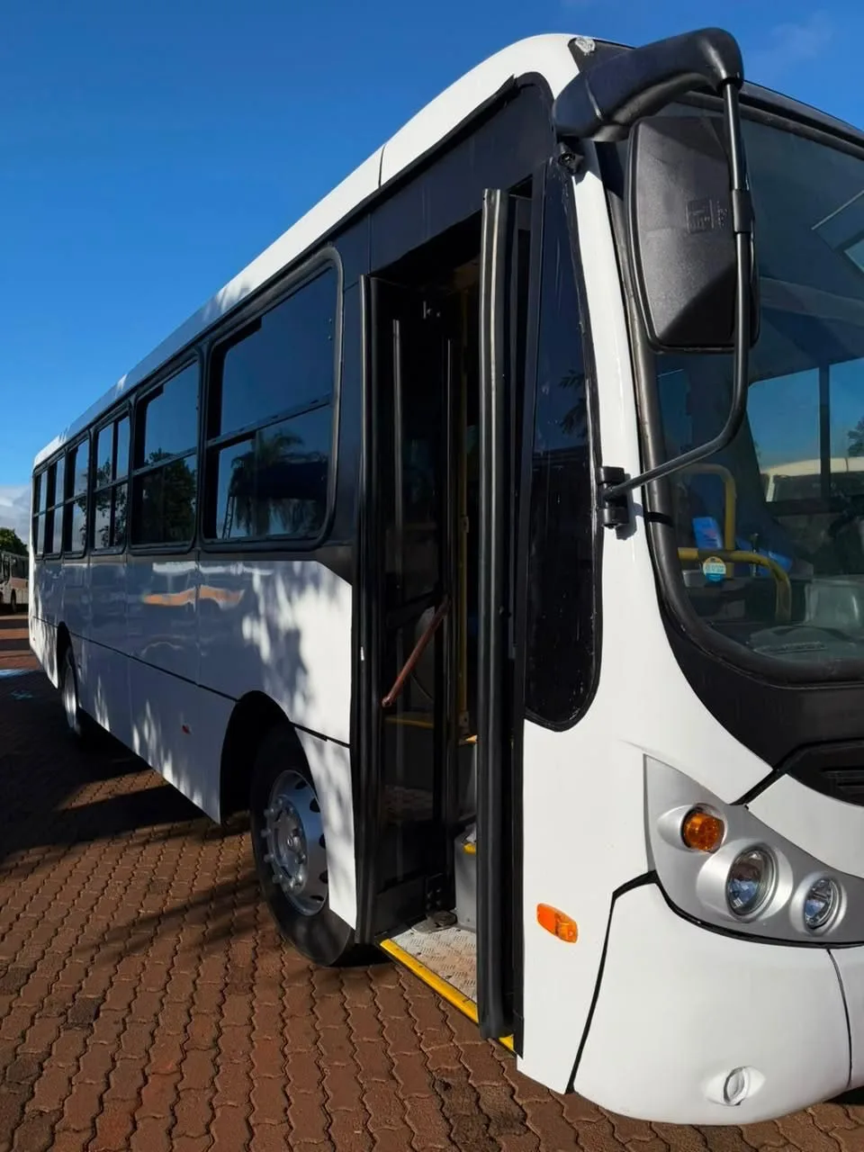 Ônibus Caio Foz Mercedes-Benz OF 1418 2010 seminovo à venda, código 647 - foto 02