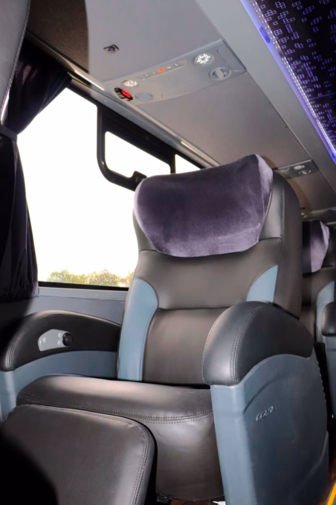 Ônibus Comil Campione Invictus DD O500 RSD 2022 seminovo à venda, código 340 - foto 05