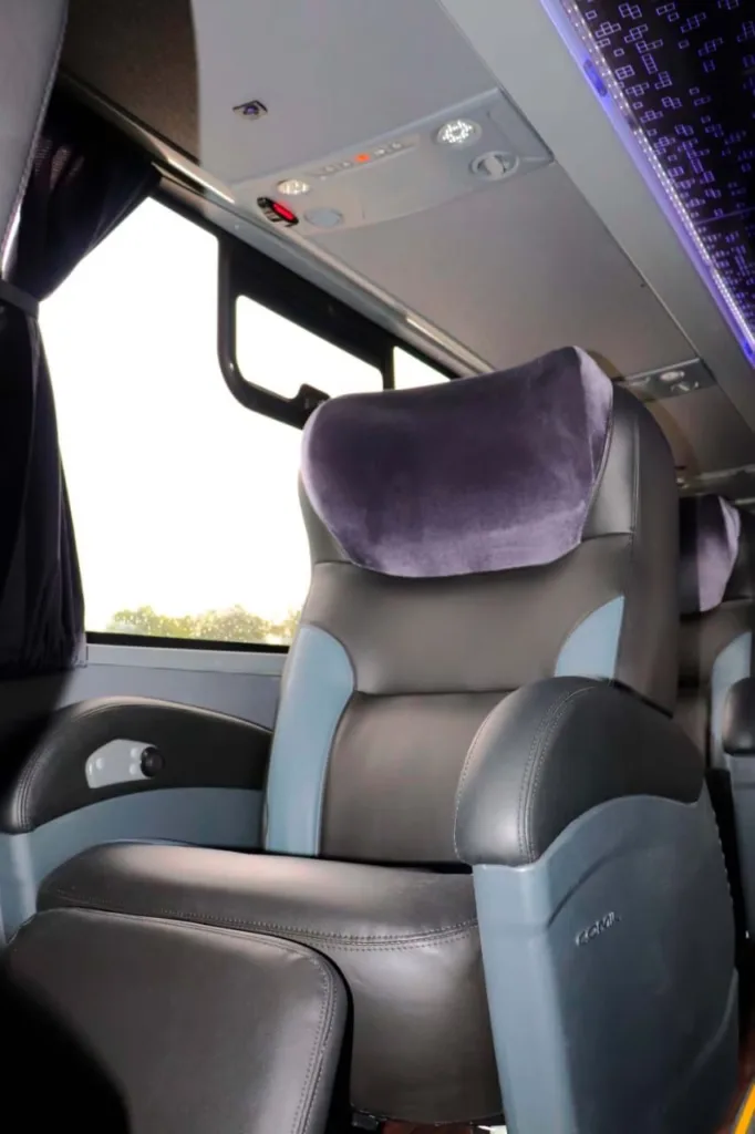 Ônibus Comil Campione Invictus DD O500 RSD 2022 seminovo à venda, código 340 - foto 05