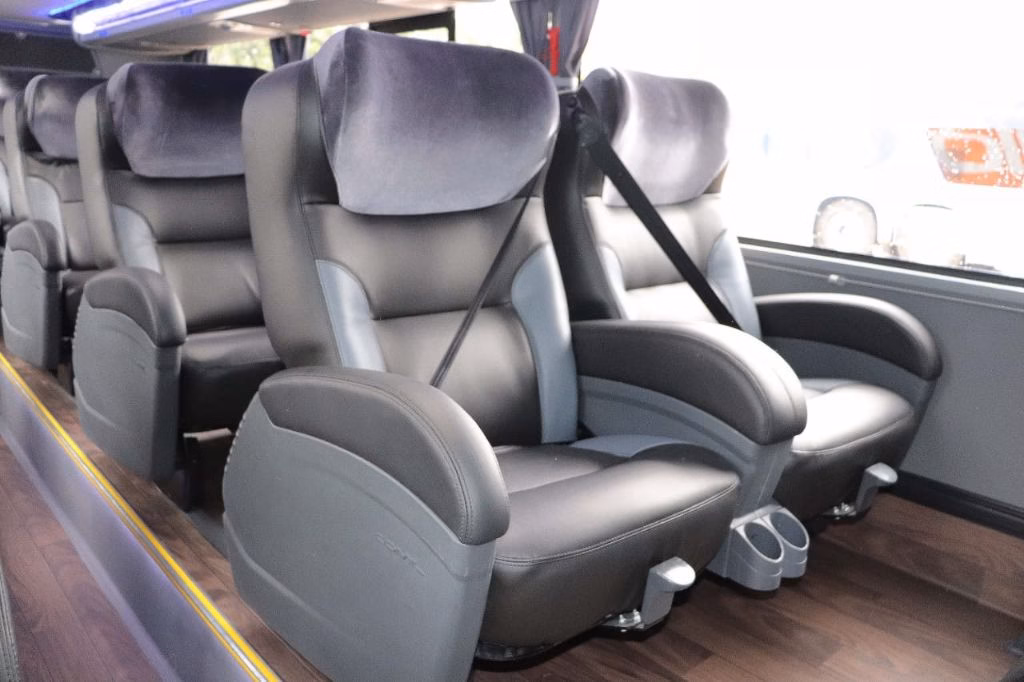Ônibus Comil Campione Invictus DD O500 RSD 2022 seminovo à venda, código 340 - foto 06