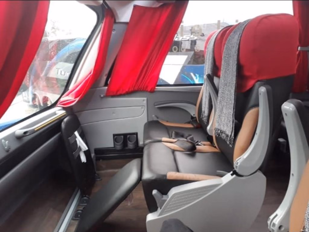 Ônibus Comil Invictus DD Scania K440 2020 seminovo à venda, código 1437 - foto 08