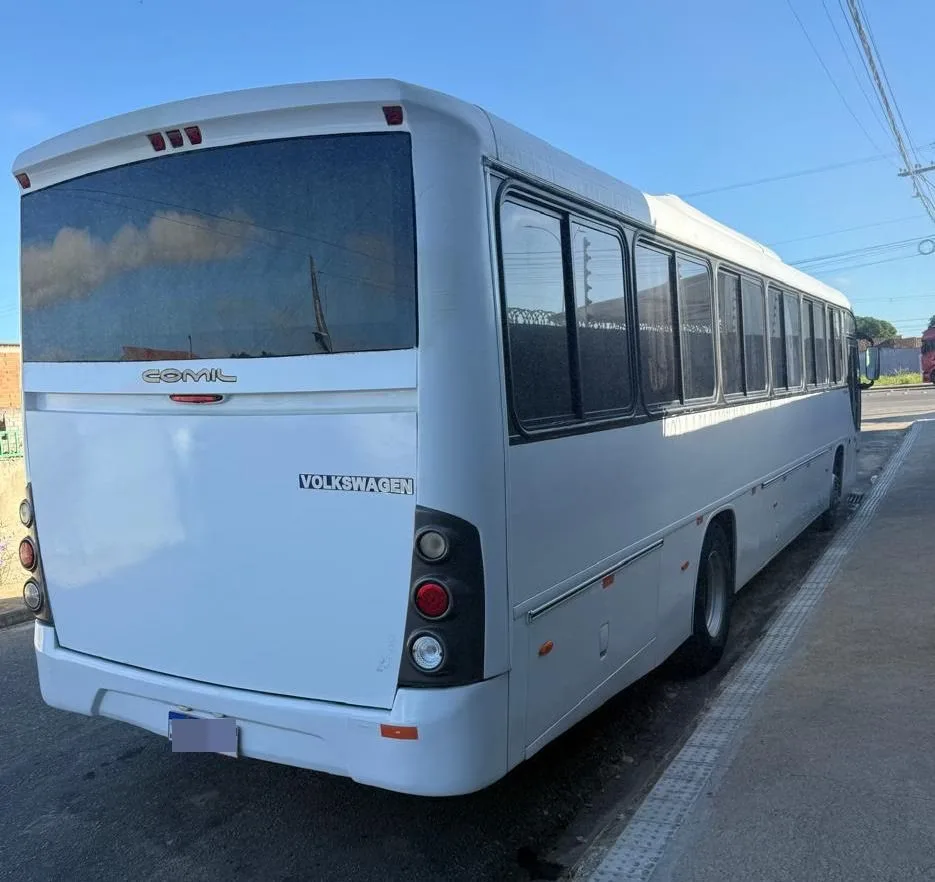 Ônibus Comil Versatile Volkswagen 17.230 – Ônibus de Fretamento 2011 seminovo à venda, código 85 - foto 02