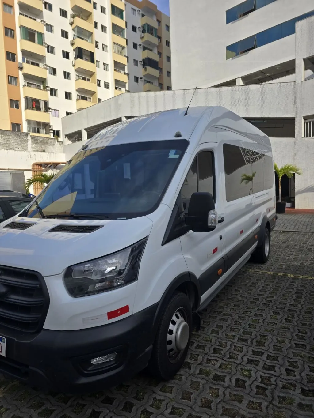 Ônibus FORD TRANSIT JM 2023 seminovo à venda, código 583 - foto 02